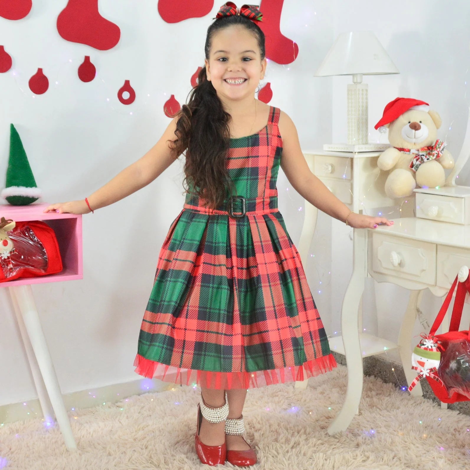 Plaid children's dress: Red and green for Christmas 8 US numeric Plaid children's dress: Red and green for Christmas 8 US numeric
